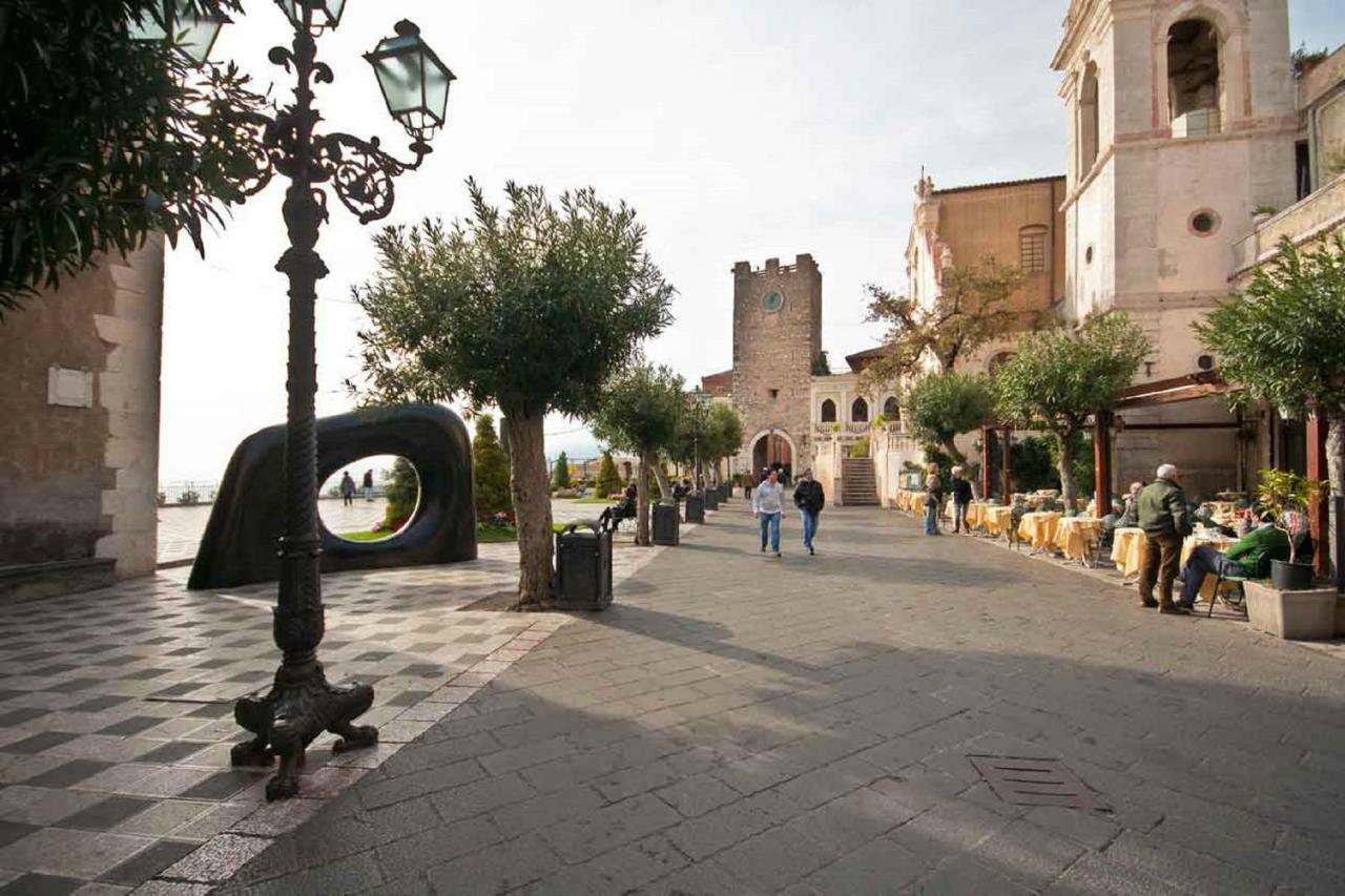 For * Taormina